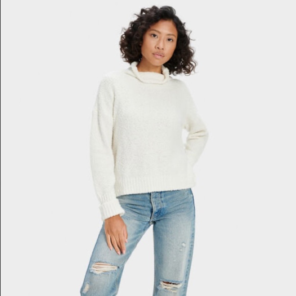 NWT! Ugg sweater in white/cream sz. XL